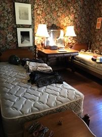 Pair of twin beds, Library/Desk table