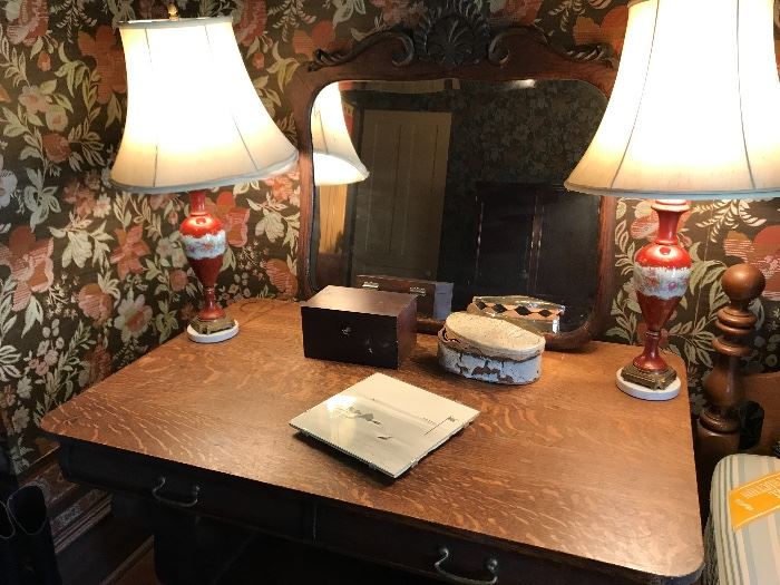 Quartersawn oak table, Pair of lamps, Beveled mirror