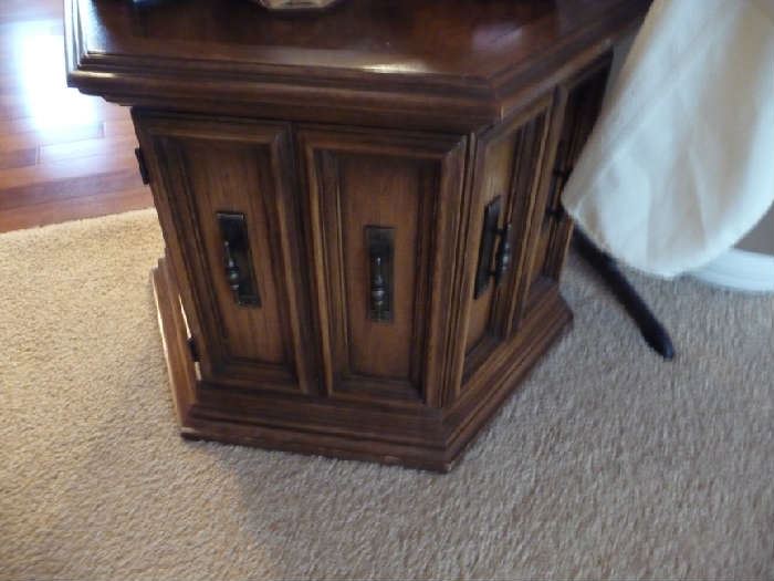 WOOD END TABLE 