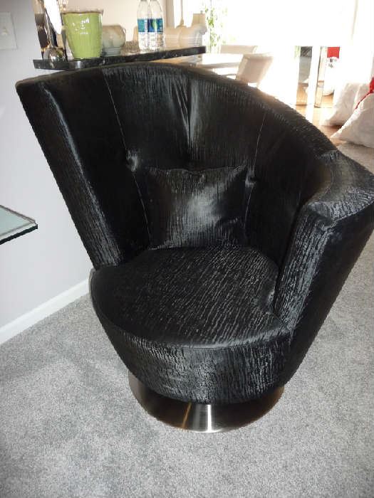 CONTEMPORARY BLACK CHAIR(SWIVELS)