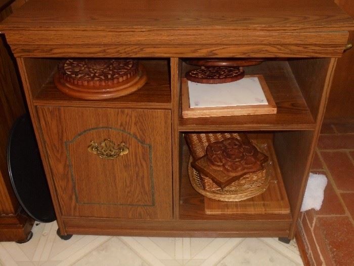 Small cabinet w/casters