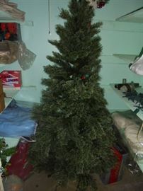 Pre-lit 6' Christmas tree