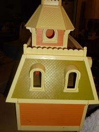 1970's doll house w/furniture