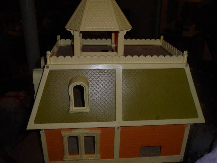 1970's doll house w/furniture