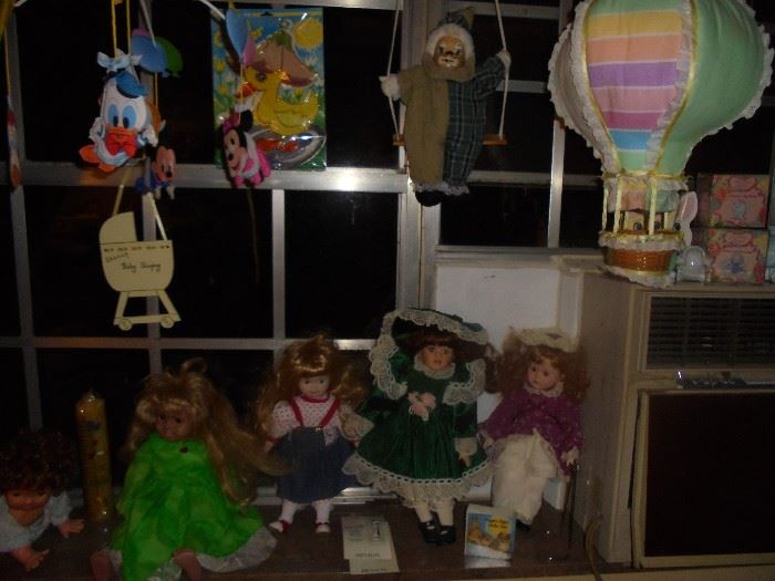Nursery items & dolls