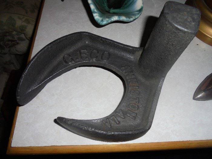 Antique iron shoe cobbler