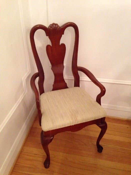 set of Queen Anne mahogany dining chairs