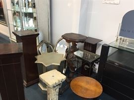 Variety of pillars and small tables