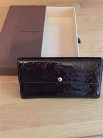 Louis Vuitton Vernis wallet in Amarante-Black Cherry color
