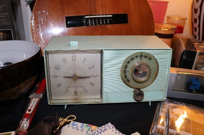 Vintage General Electric Green Clock radio