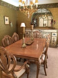 Luxurious dining table with 8 chairs!