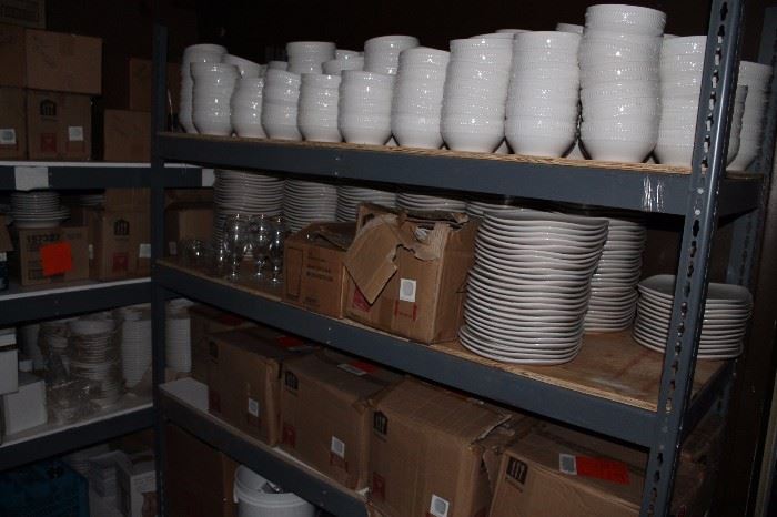 COMPLETE RESTAURANT DISHES AND FLATWARE