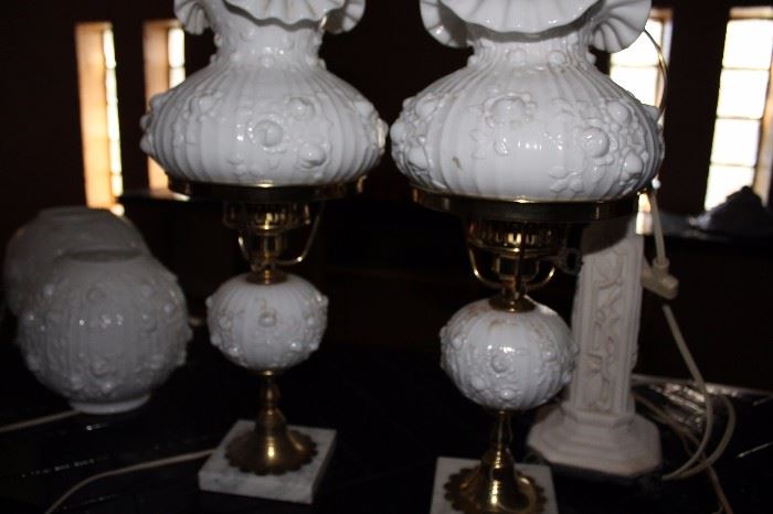 MANY SETS OF LAMPS