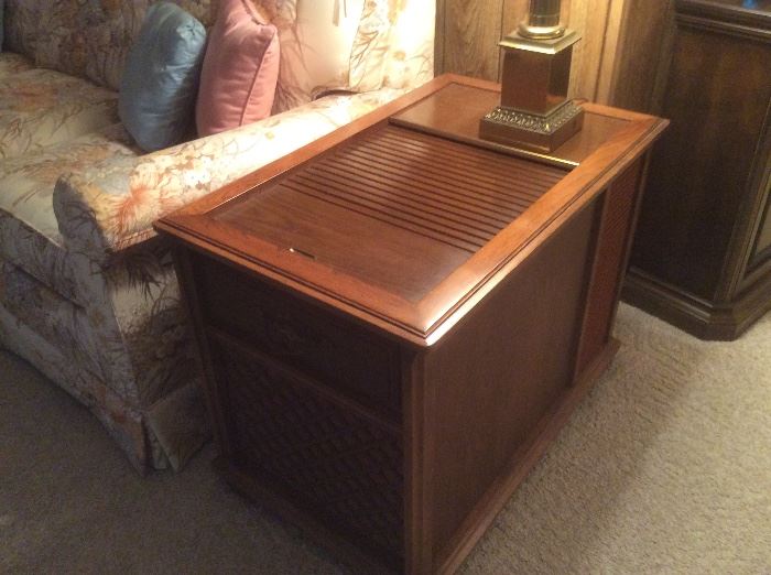 Magnavox stereo console (with turntable)