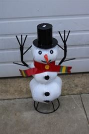 Seasonal metal garden decor