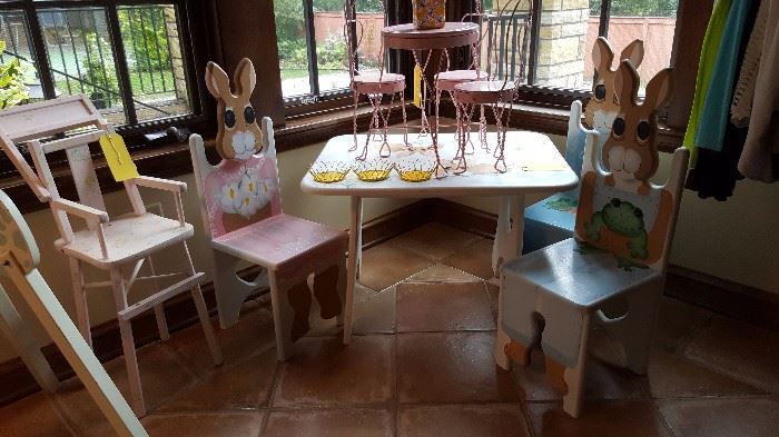 Childs Rabbit Play Table