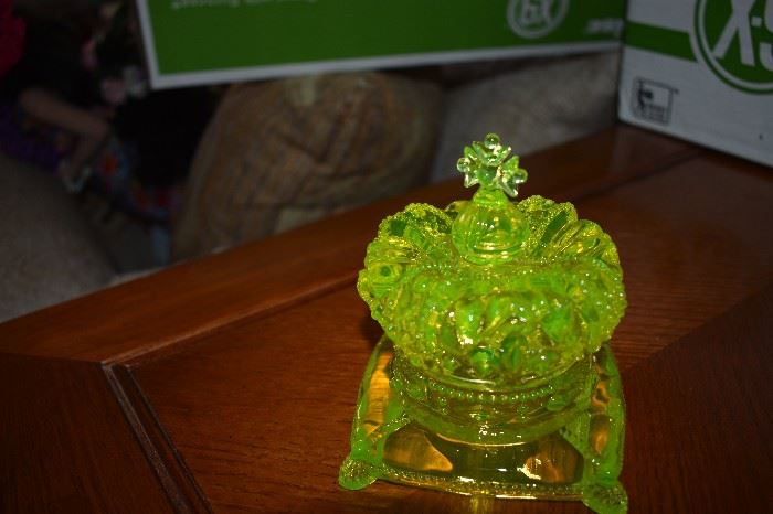 Extremely Rare if not the rarest of all Uranium/Vaseline "Professional Inkwell"  in the shape of a Royal Kings Crown! and signed!