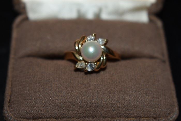14K Gold Pearl and Diamond Ring