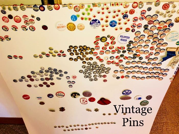 Collection of vintage pinbacks 