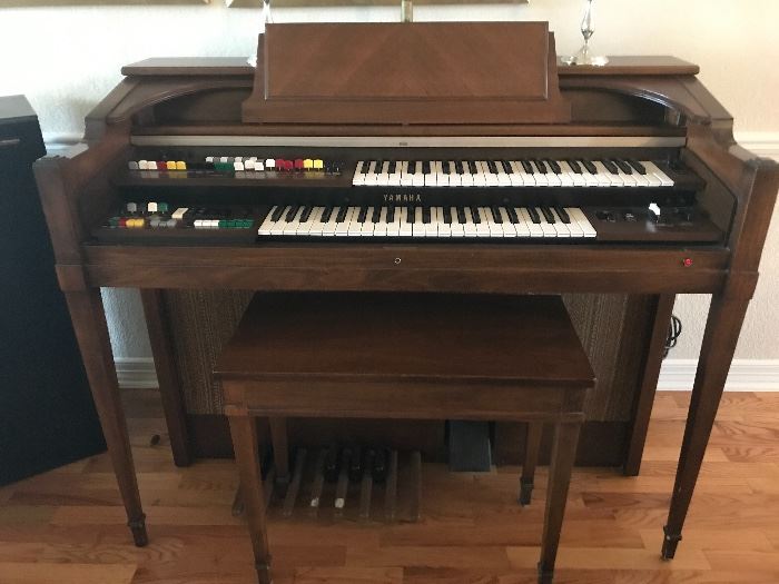 Yamaha electric organ