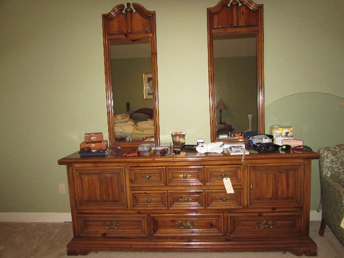 Double dresser with two mirrors