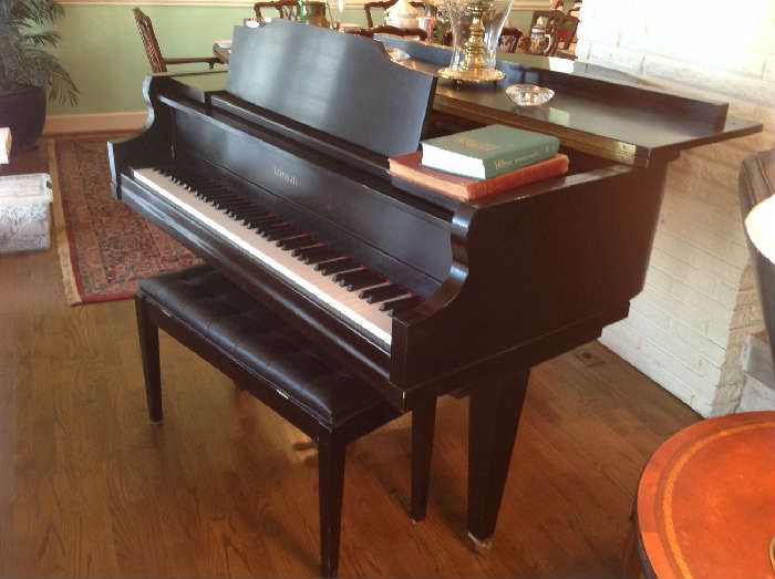 Kimball Baby Grand Piano - $ 1,700.00  (+ $ 500.00 +/- delivered)  Ebony laquer finish.