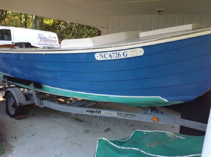Simmons Vintage Wood Boat - Trailer with Yamaha 90 hp outboard engine - $ 10,000.00