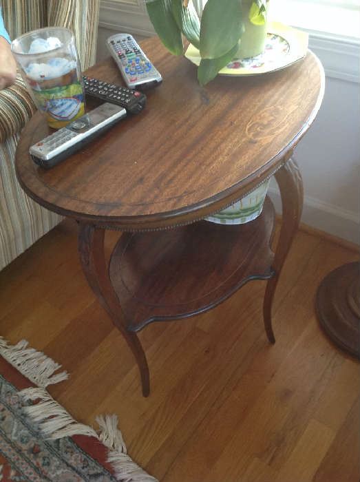 Antique Oval Accent Table $ 90.00