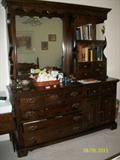 Bennington dresser / hutch.