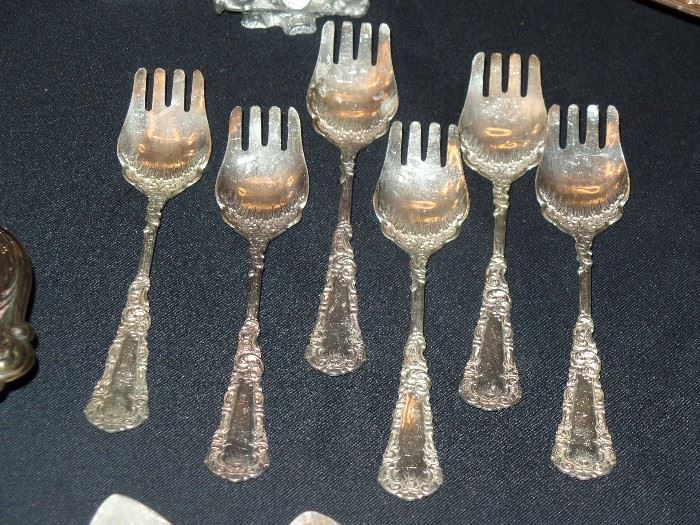 Set of 12 dessert forks