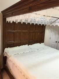 American of Martinsville Kingsize Canopy Bed (Mid 70's)