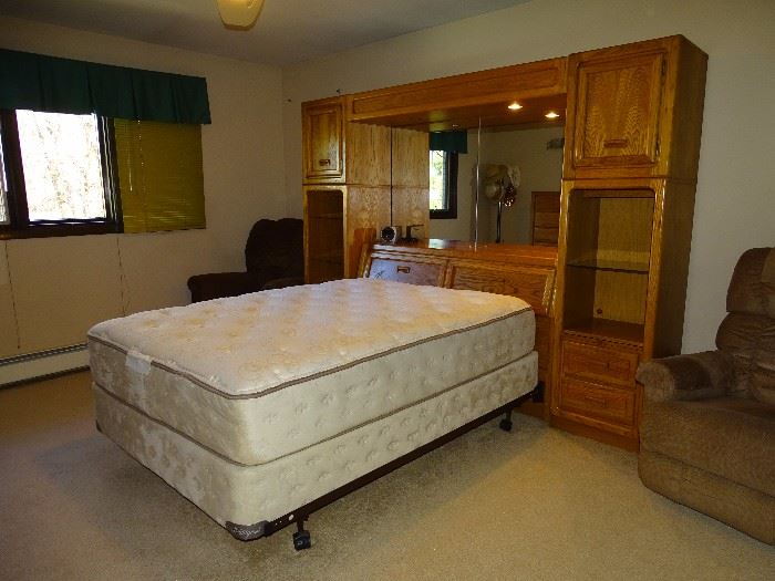 Oak bedroom set (queen)