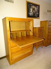 Stanley oak dresser and desk