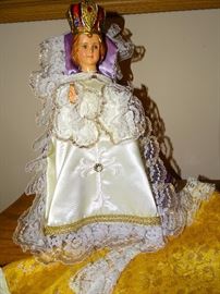 Infant of Prague with 3 outfits