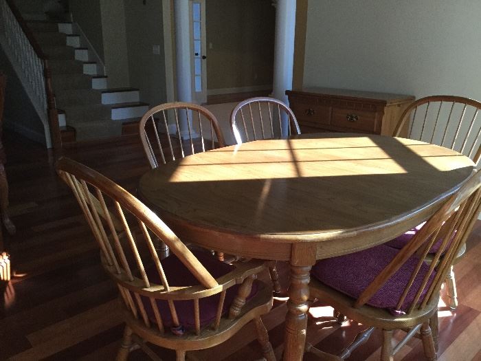 Thomasville oak table with 6 chairs 