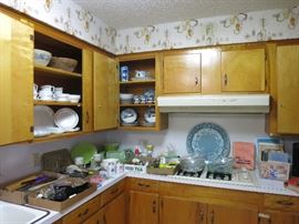 Lots of fun to choose from. Vintage Corelle Gold Butterfly, Vintage Pyrex, And FolkCraft, Cain in the Snow Christmas Dishes and Vintage La Solana Pottery