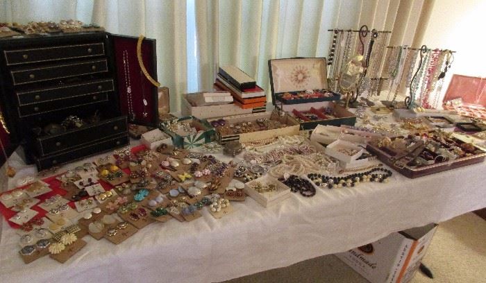 jewelry table