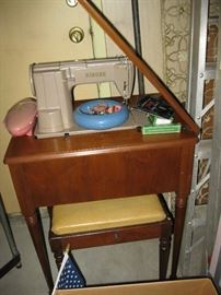 Console Style Singer Sewing Machine with Sewing Bench