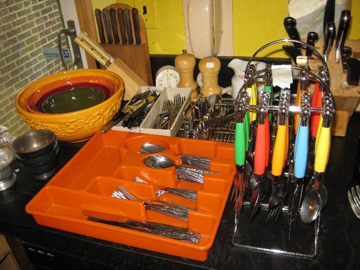 Large Quantity Assorted Kitchen Items, Utensils, Flatware, Vintage and Retro Bowls, Knives, etc.