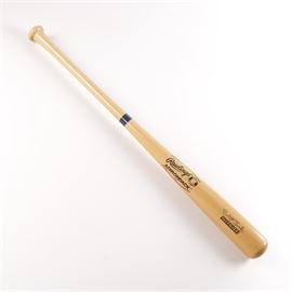 Rawlings Adirondack Pudge Fisk Linedrive Wooden Bat: A Rawlings Adirondack Pudge Fisk Linedrive wooden baseball bat. The bat features a natural finish with black lettering. It features a stamped signature of Pudge Fisk, the retired Hall of Fame catcher for both the Boston Red Sox and the Chicago White Sox.