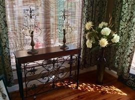 Decorator's Dream - Side Tables, Lamps, Floral Arrangements & More!