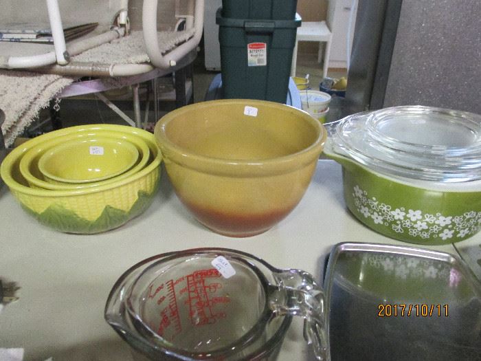 Kitchen ware, pyrex bowls with lids, Shawnee bowls