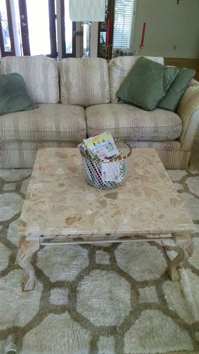coffee table , area rug 