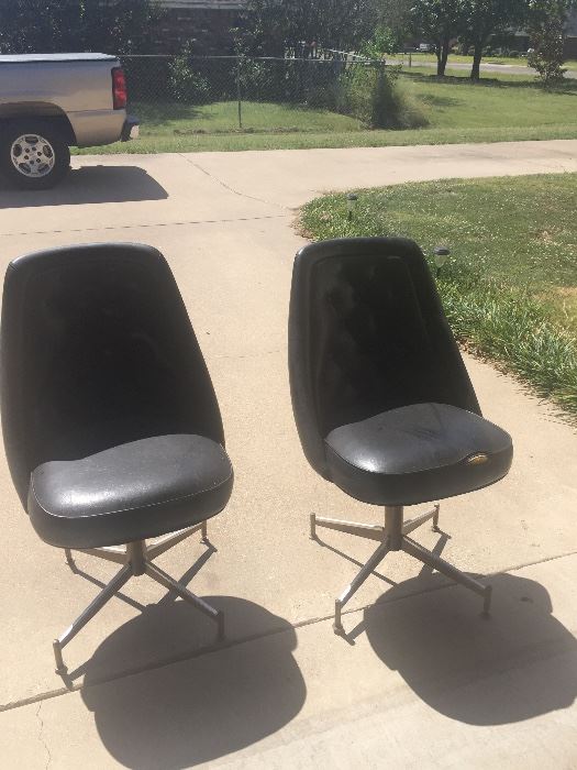 there ARE 6 OF THESE CHAIRS