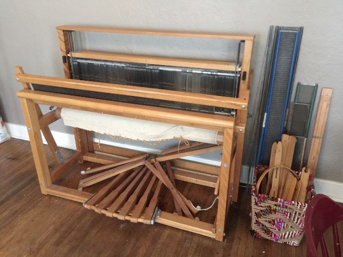 Vintage Nilus Leclerc loom - all parts included, works great!