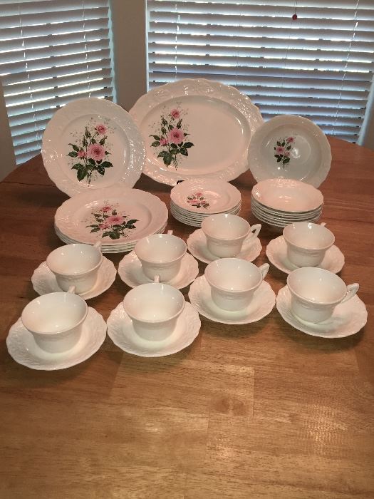 Vintage Mt. Clemons Pottery
Dinnerware. White Rosemont (MTCROS) and matching White with Pink Roses (MTC67)