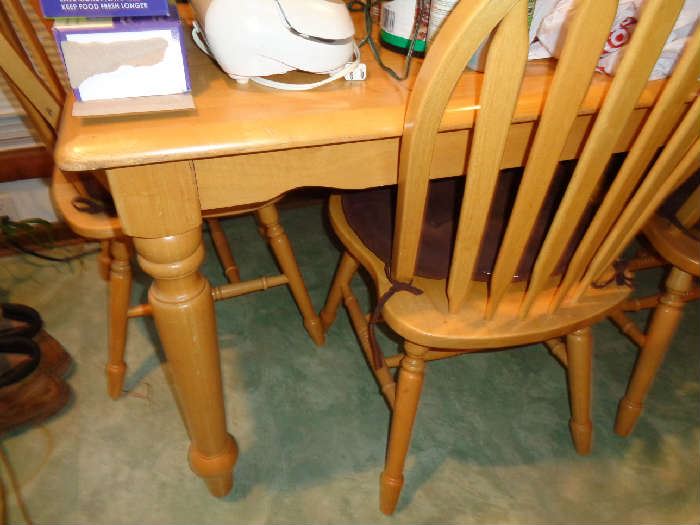 table w/ 4 chairs