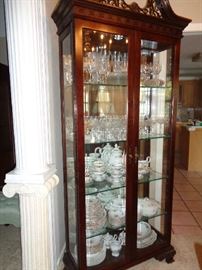 curio, much collectable glass ware