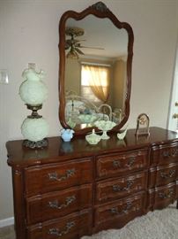 dresser w/mirror, matches bedroom set