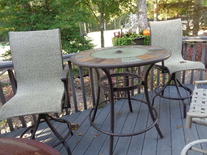 more patio w/4 chairs